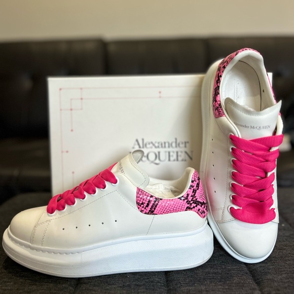 Alexander McQueen - Picture 2 of 5